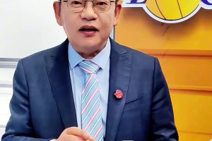 北汽男篮新援麦基抵达北京！大批球迷前往机场接机！