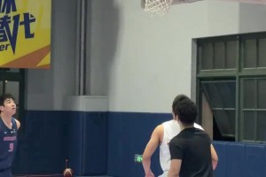 大范甘迪：勒布朗是历史最佳 他组织和带动队友比神更好！